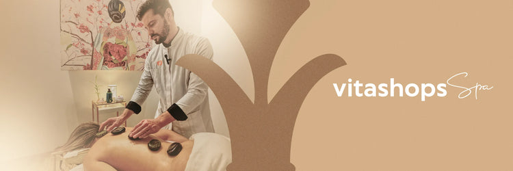 Profissional realizando massagem relaxante em SPA com uso de produtos profissionais para SPA, ambiente de bem-estar e estética corporal Vitashops Spa